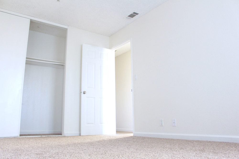 This image is the visual representation of Interiors 6 in Mountain View Apartments.